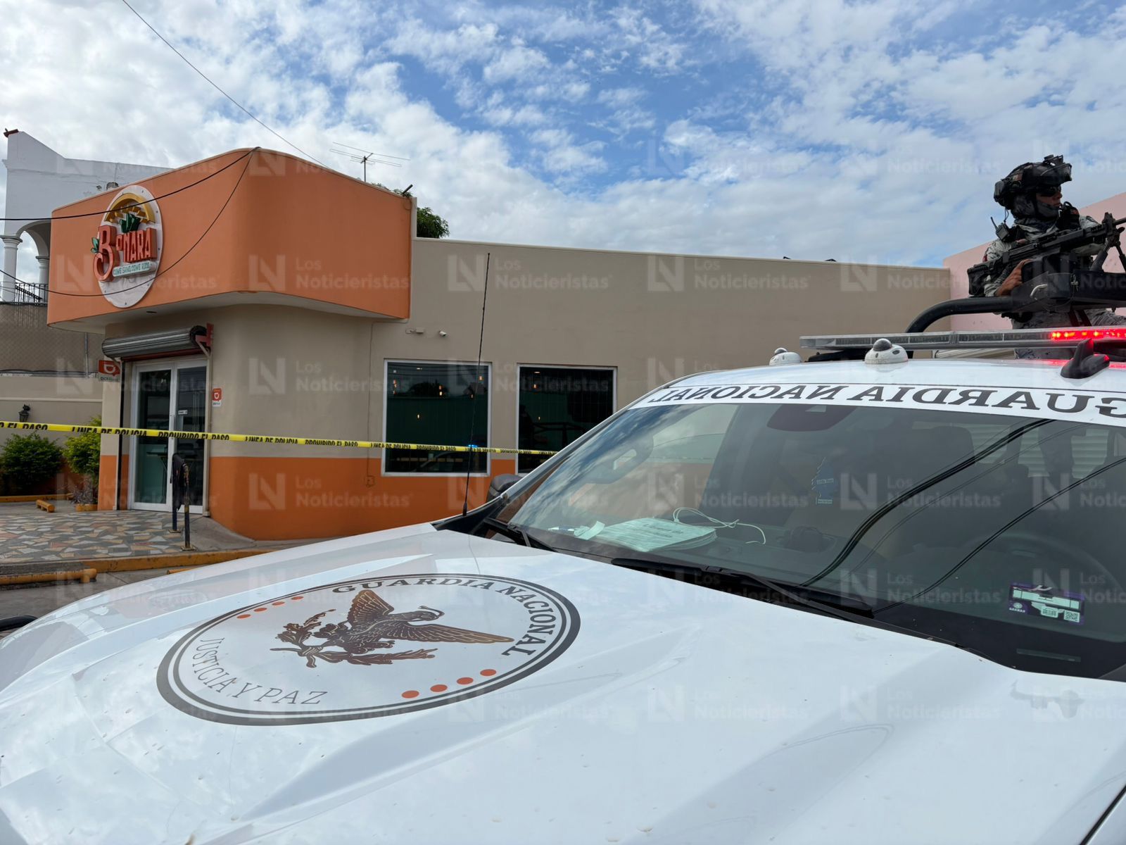 Ejecutan a balazos a mesero de un restaurante de jugos