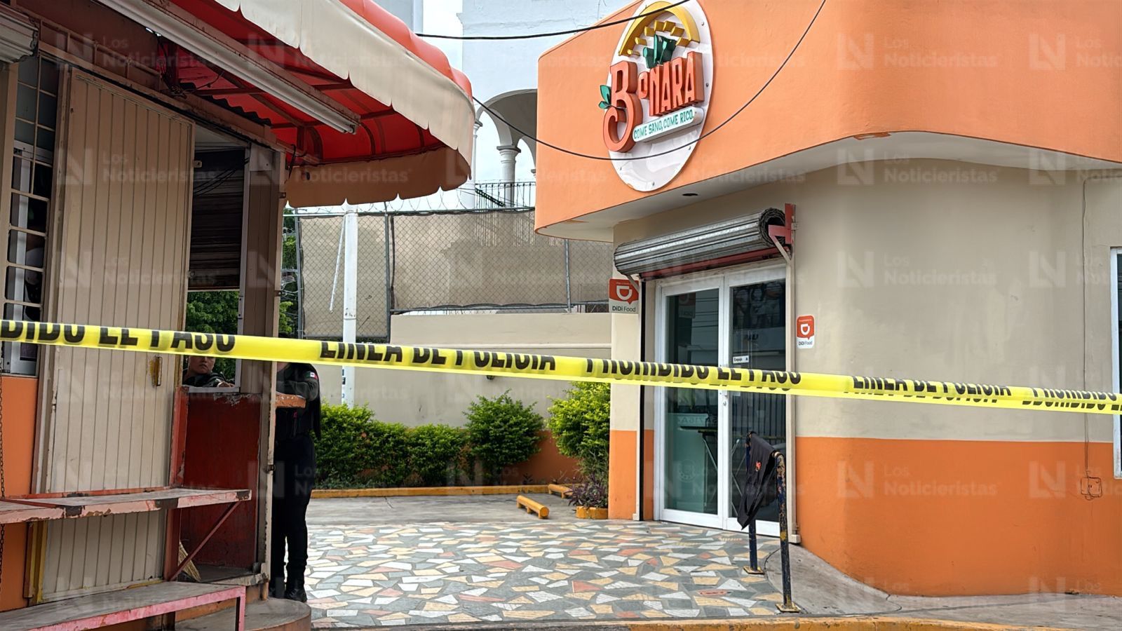 Ejecutan a balazos a mesero de un restaurante de jugos