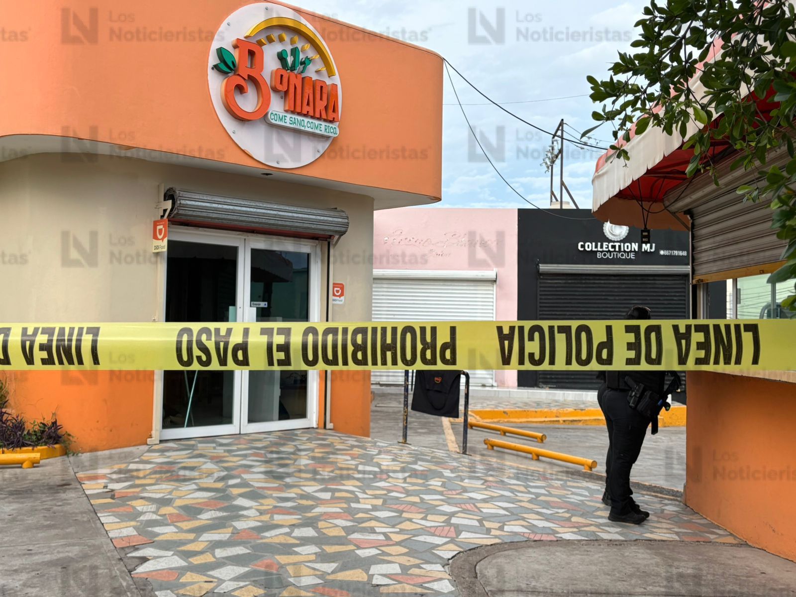Ejecutan a balazos a mesero de un restaurante de jugos