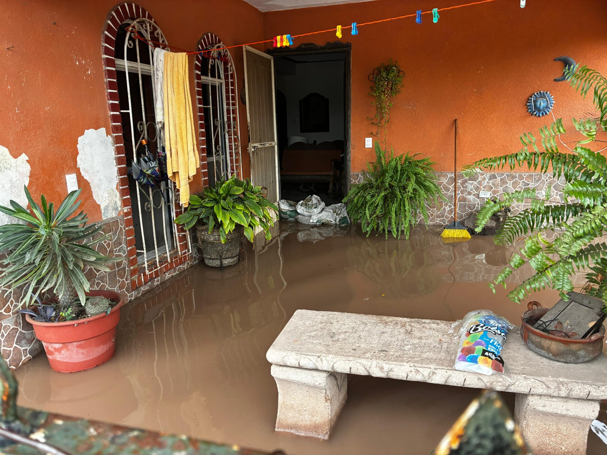 Familias piden ayuda en la colonia Rosendo G. Castro de Los Mochis