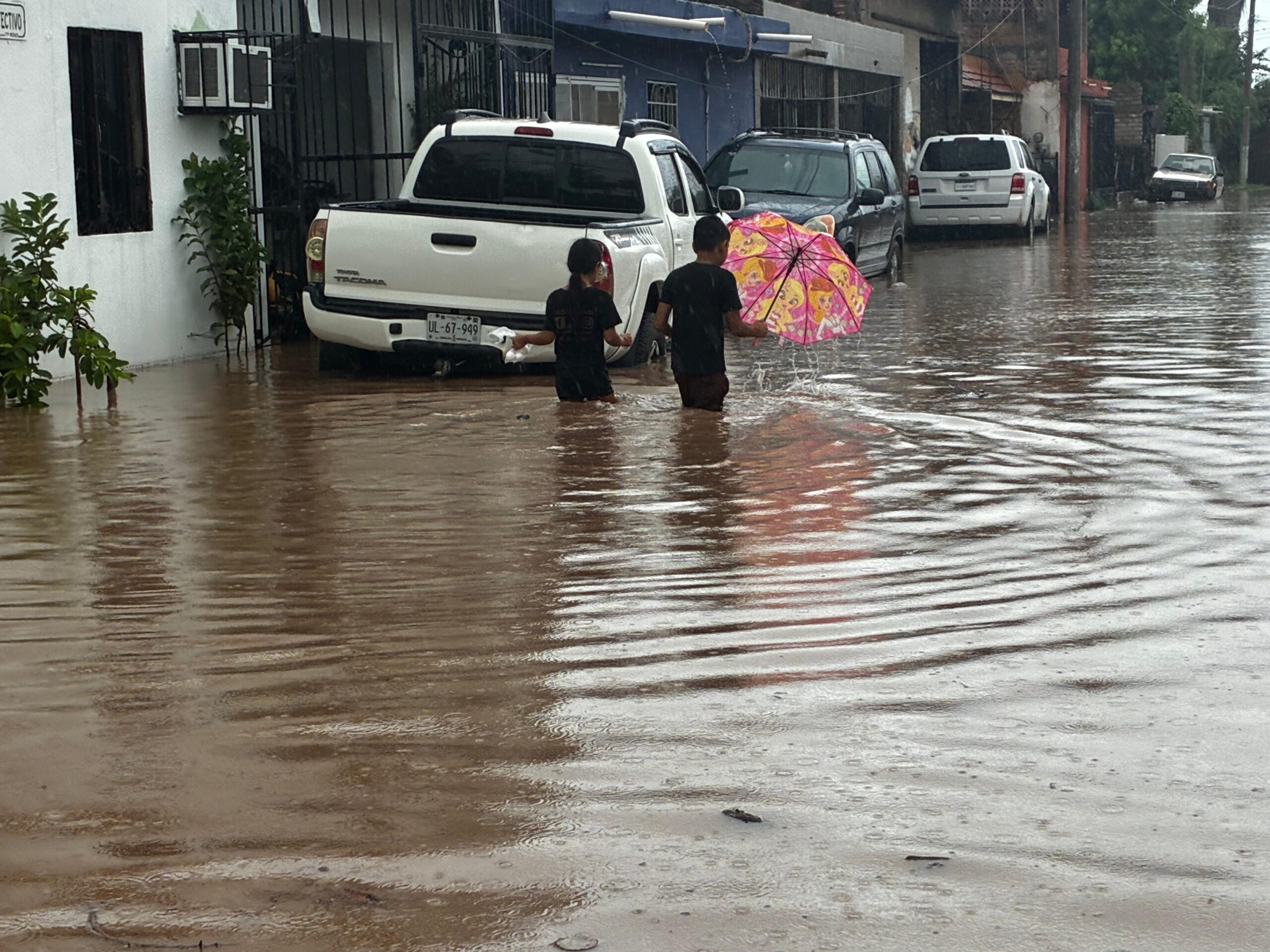 Familias piden ayuda en la colonia Rosendo G. Castro de Los Mochis