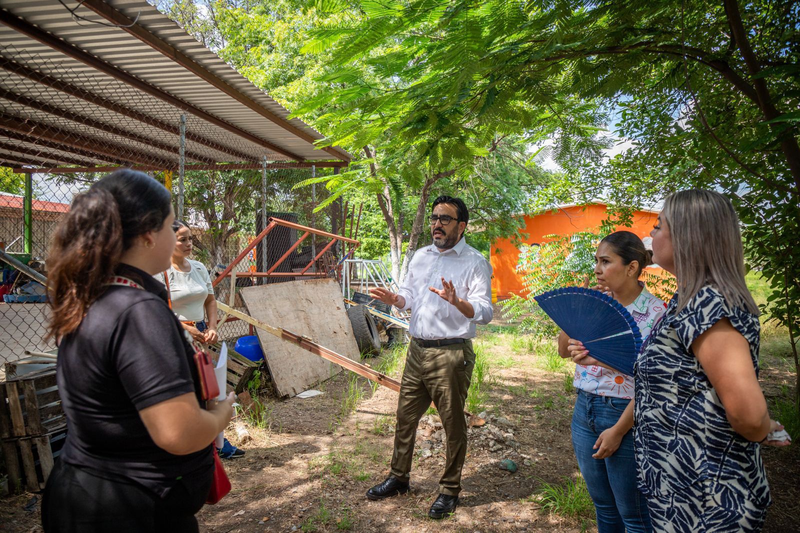 Gámez Mendívil se compromete a mejorar instalaciones de un kinder en la colonia Campesina El Barrio, en Culiacán, Sinaloa