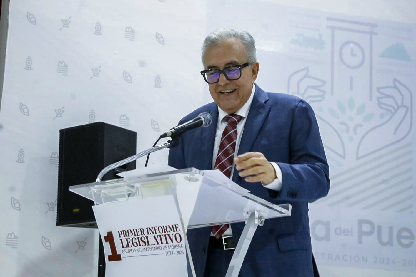 Gobernador Rubén Rocha asiste a informe de diputados de Morena