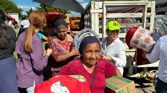 Gobernador Rocha Moya entrega apoyos a damnificados de San Miguel Zapotitlán y El Nuevo San Miguel, Ahome