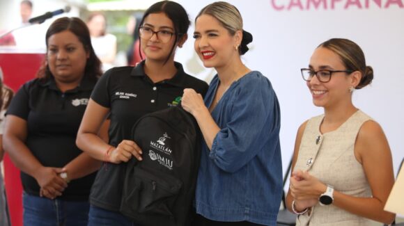 Gobierno de Mazatlán lleva a El Recreo y Camacho el programa “Unidos Somos + Útiles”
