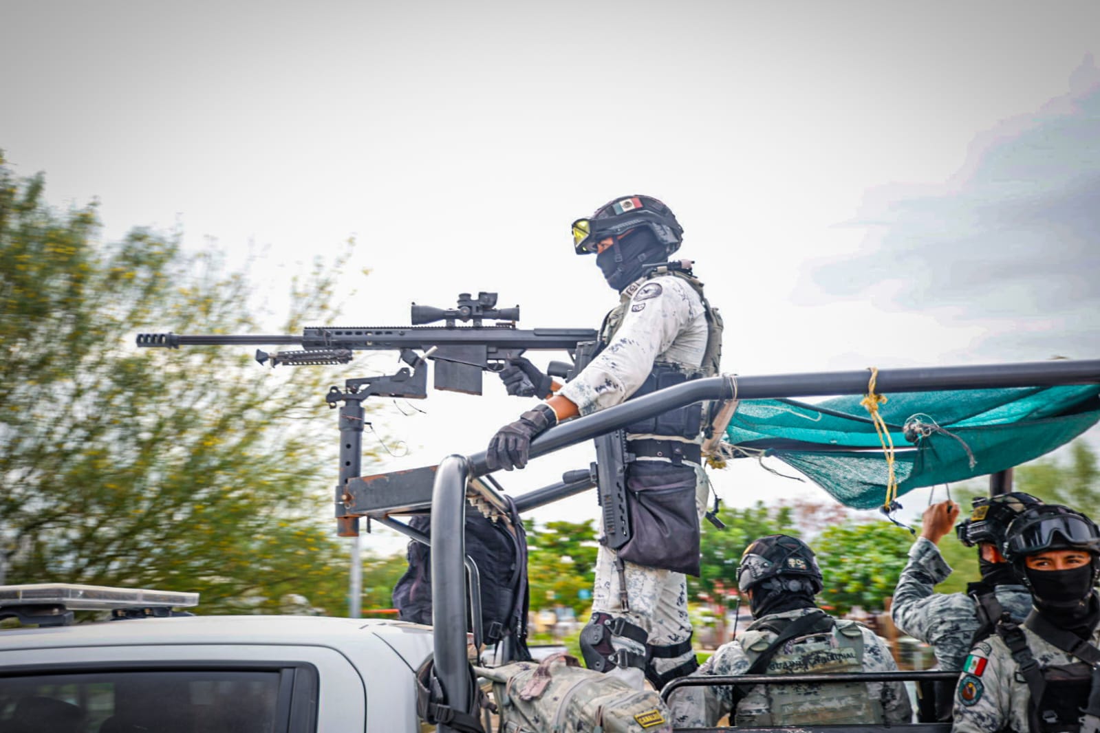 Guardia Nacional afuera de la Base Aérea Militar número 10