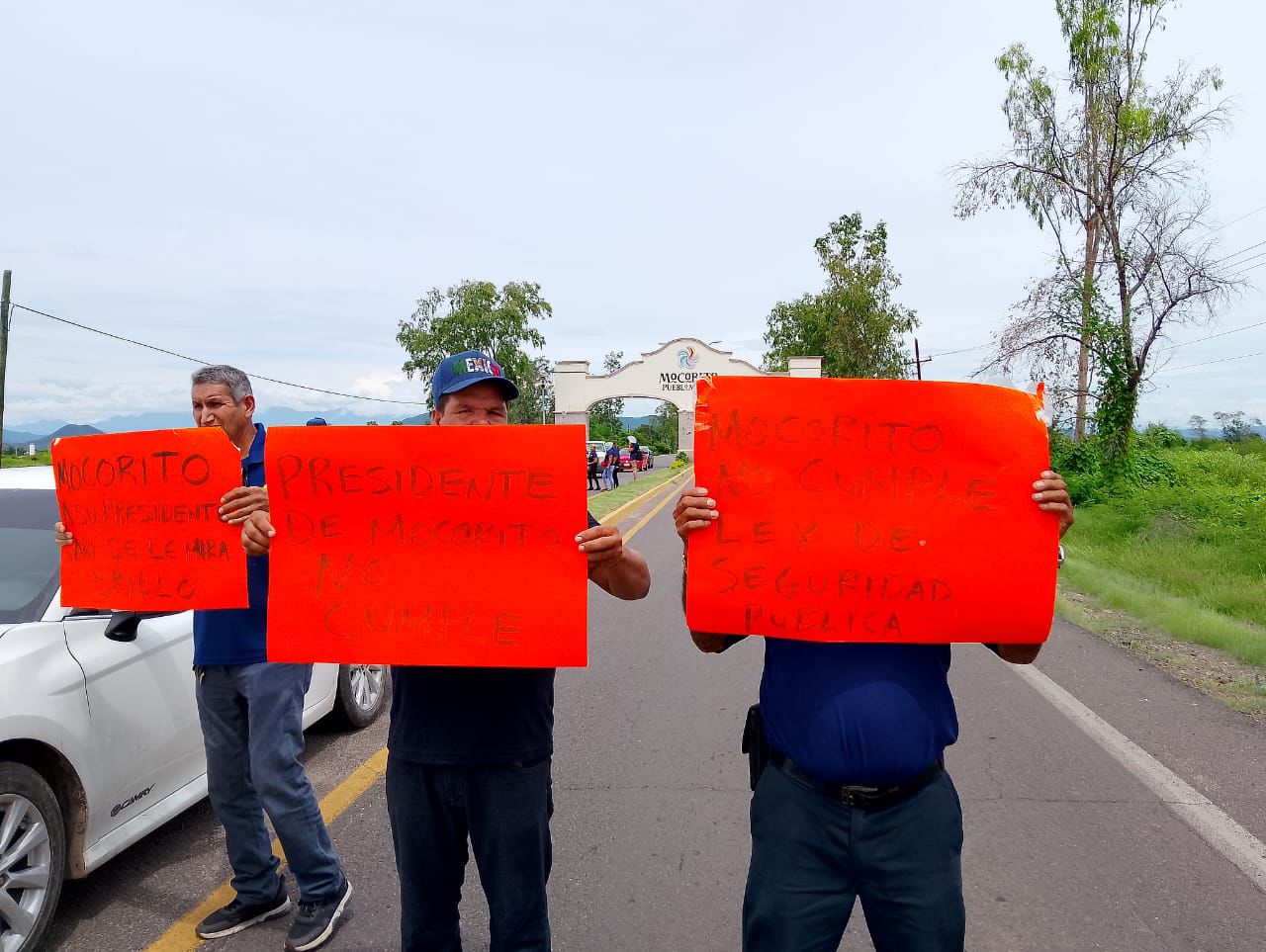 Guerreros Unidos bloquean la entra