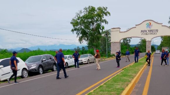 Sin respuesta del alcalde, Guerreros Unidos bloquean la entrada a Mocorito