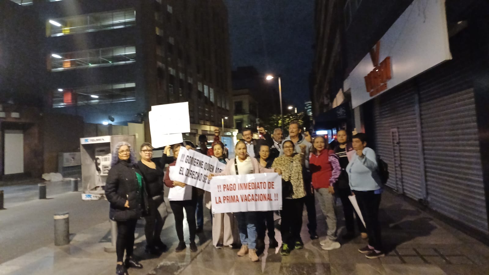 Jubilados de la UAS se manifiestan en CDMX
