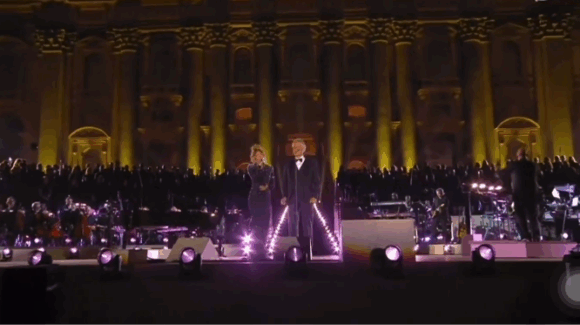 Karol G canta en el Vaticano junto a Andrea Bocelli en festival por la fraternidad humana