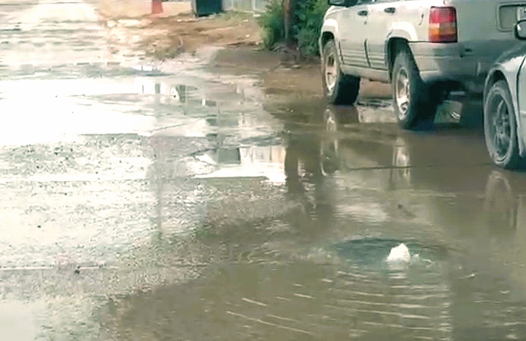 Lluvias colapsan drenaje y afectan suministro de agua en Mazatlán, Sinaloa