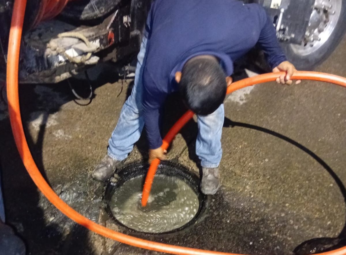Lluvias colapsan drenaje y afectan suministro de agua en Mazatlán, Sinaloa