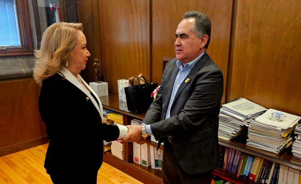 Madueña se reúne con ministra de la Suprema Corte de Justicia, busca fortalecer carrera de derecho
