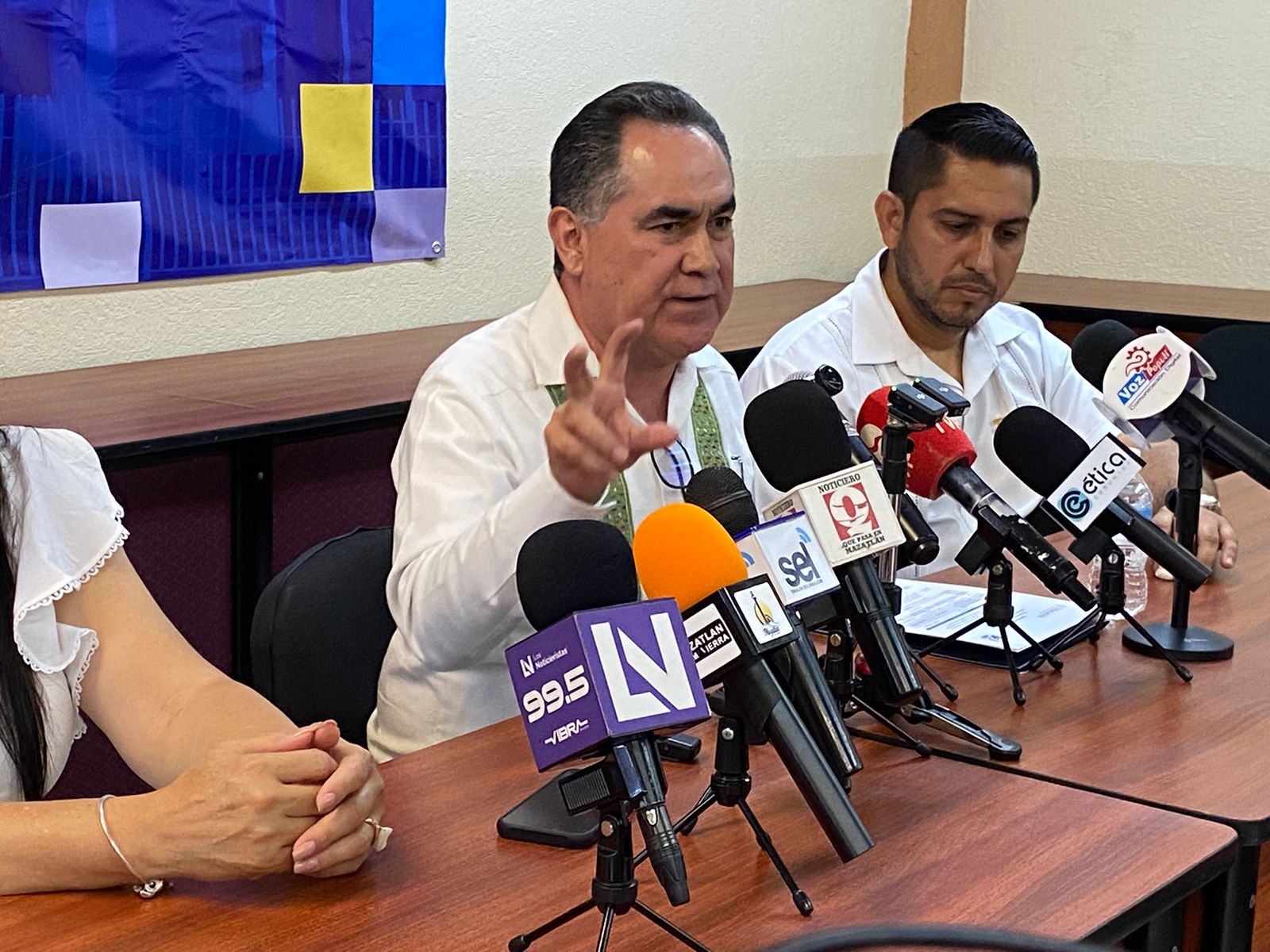 Manifestación de trabajadores de la UAS en evento del rector