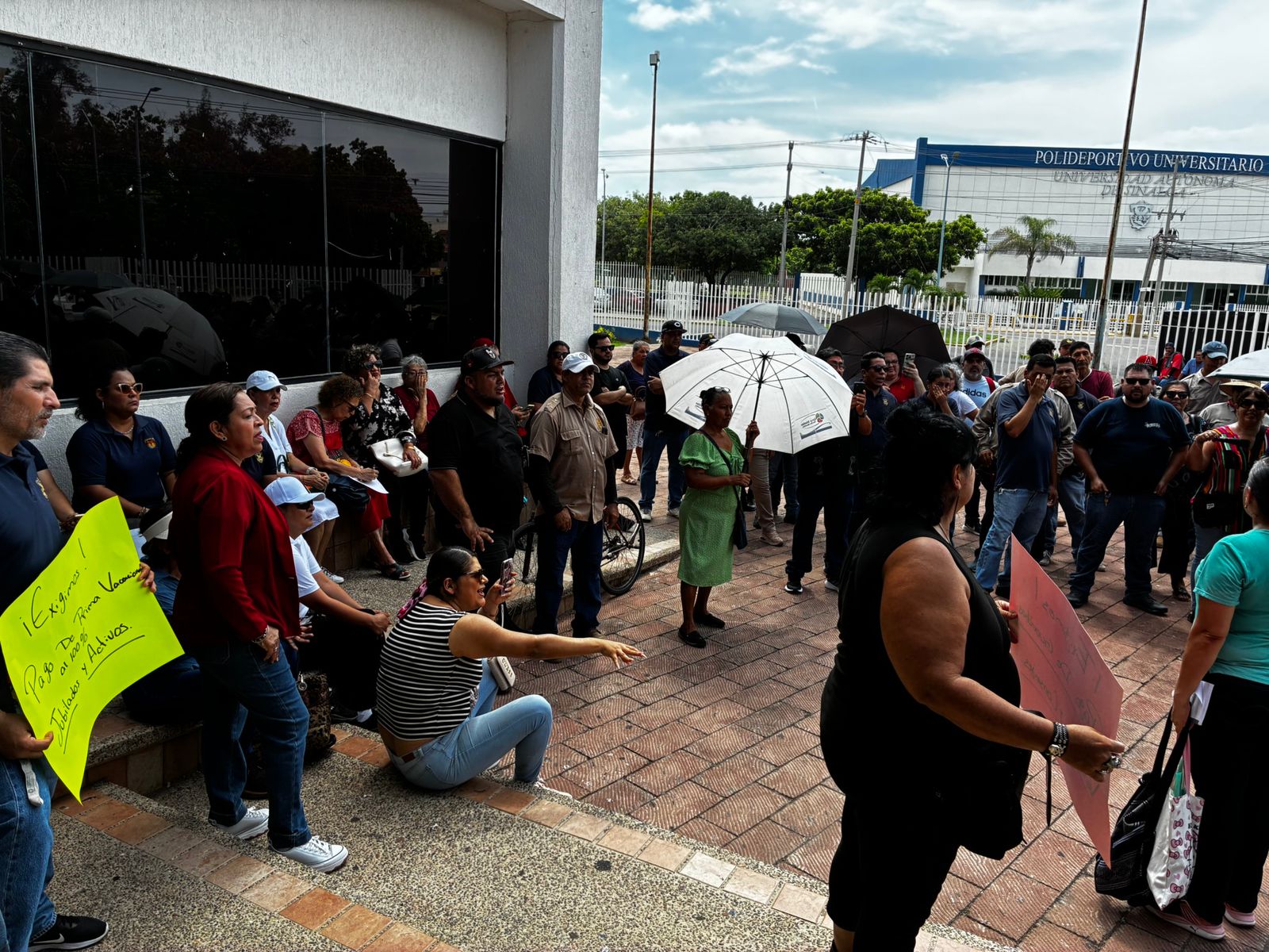 Manifestación trabajadores de la UAS en Mazatlán