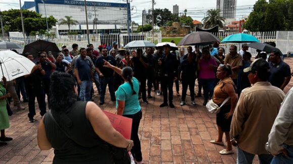 Endurecen protestas de trabajadores en la UAS Mazatlán: se suman administrativos y trabajadores generales