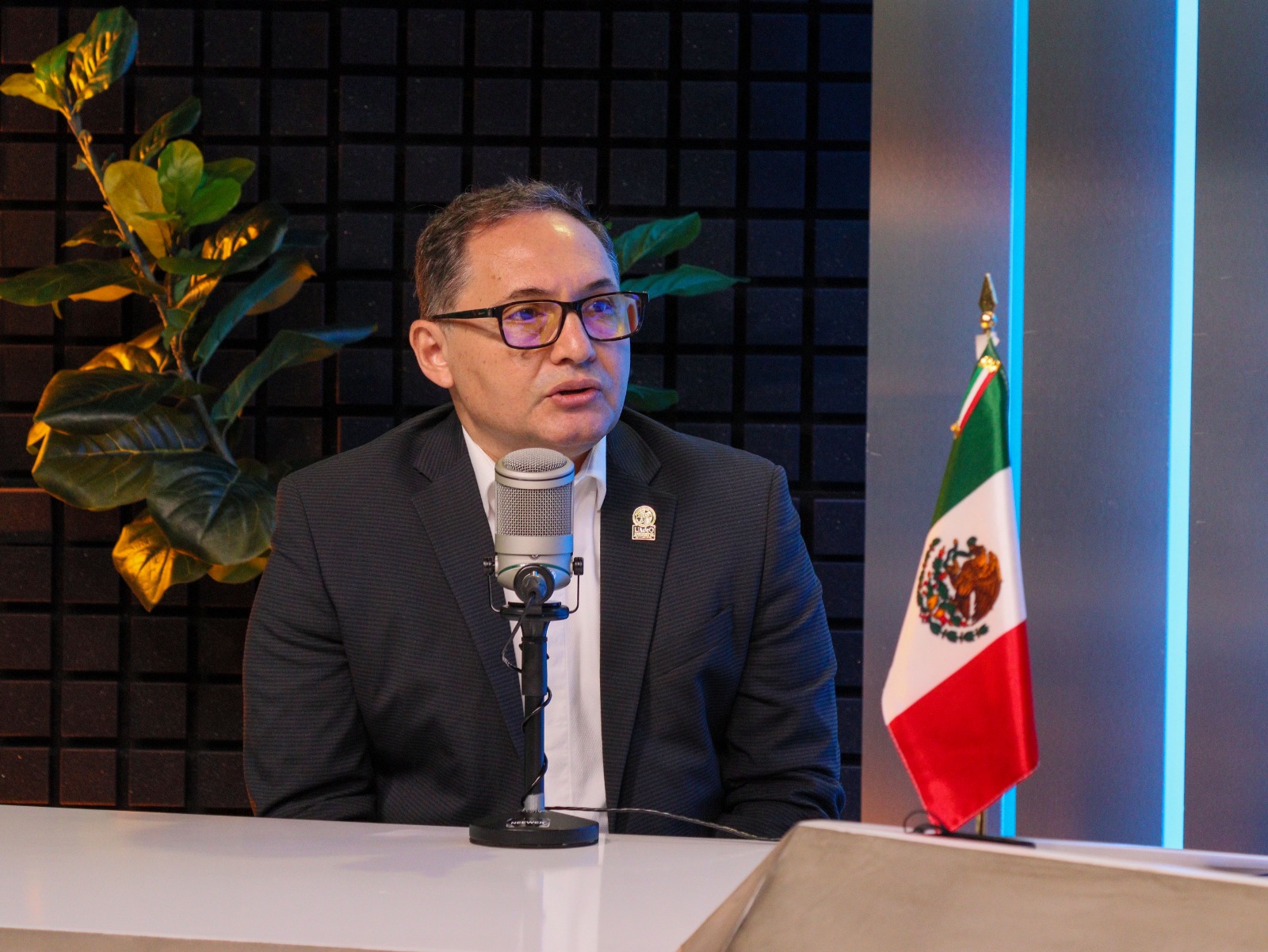 Pedro Flores, rector de la UAdeO