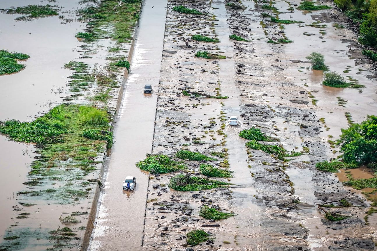 Presa derivadora inundada tras fuertes lluvias en Culiacán