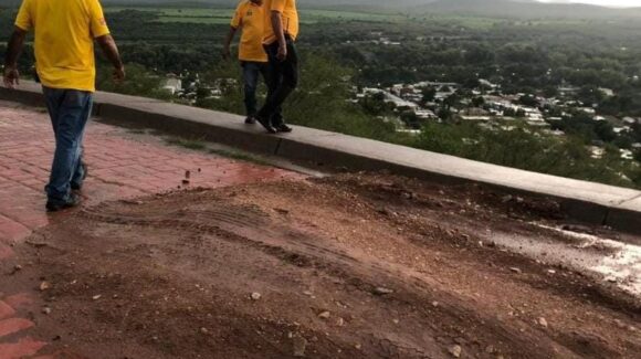 Socavón en el Cerro del Monje alerta a visitantes, pero no detiene el turismo en Sinaloa Municipio
