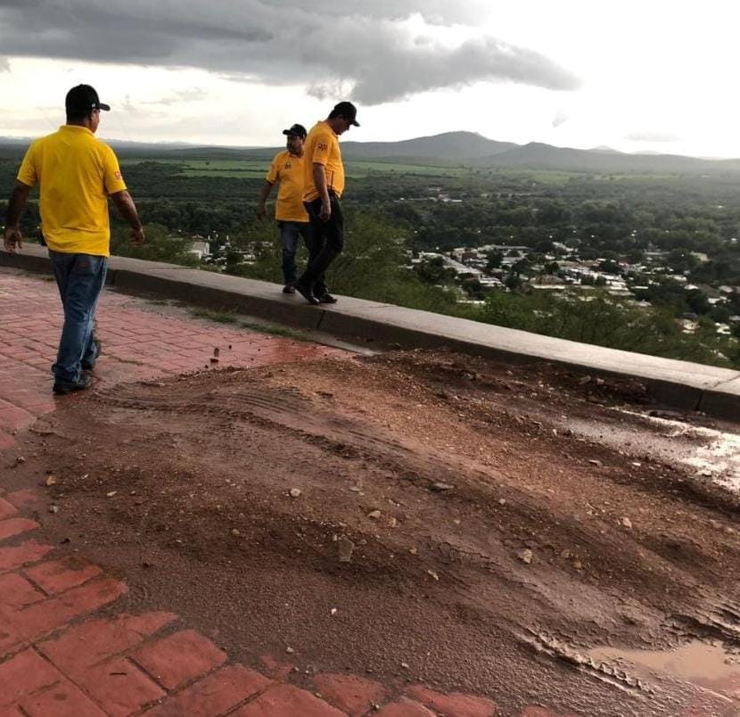 Socavón en el cerro del Monje alerta a visitantes en Sinaloa Municipio