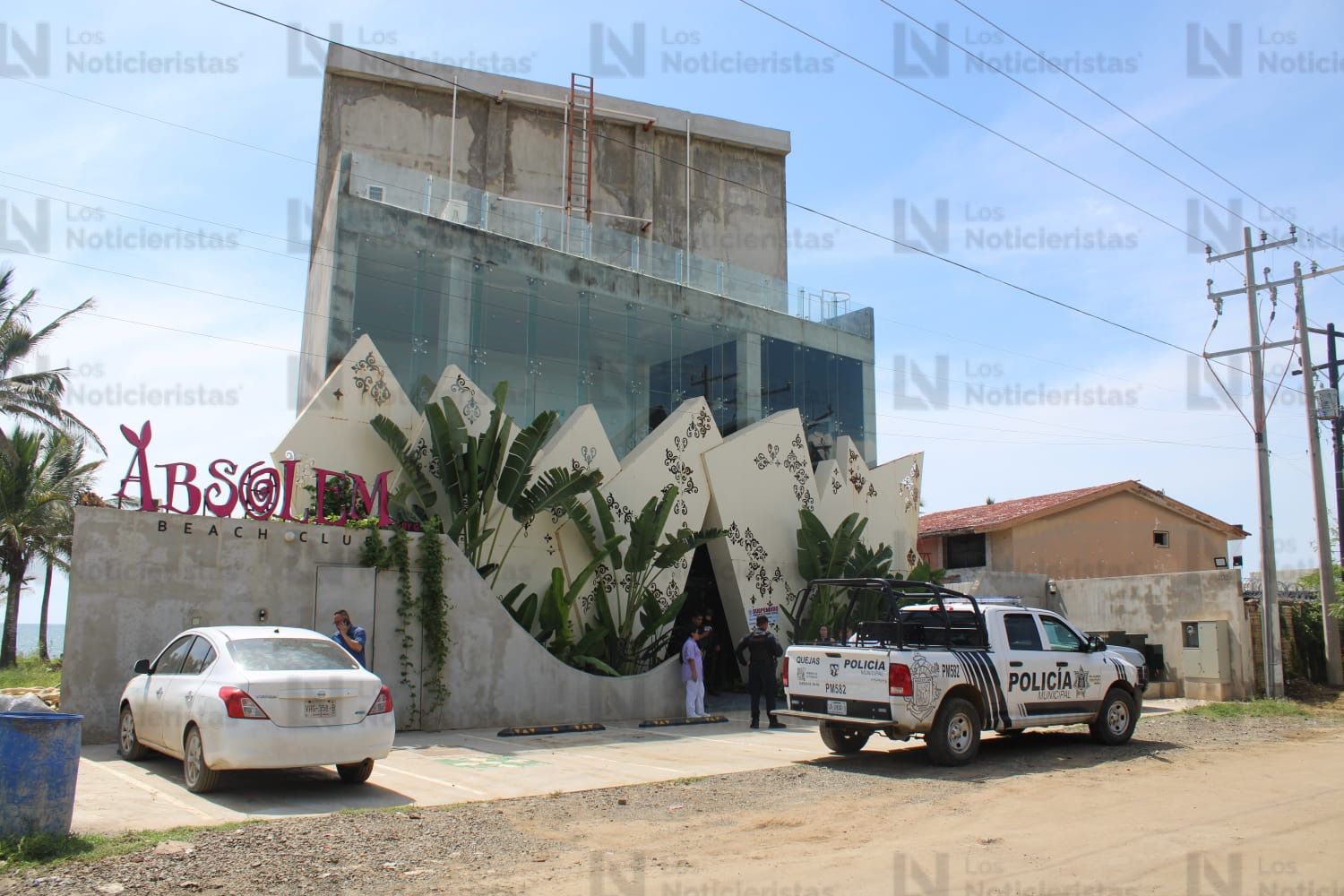Trabajador pierde la vida tras caer de un andamio en un club de playa en Mazatlán