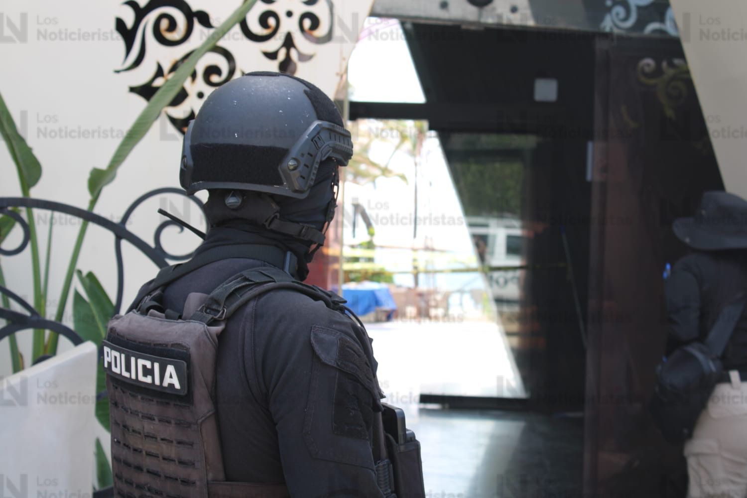 Trabajador pierde la vida tras caer de un andamio en un club de playa en Mazatlán