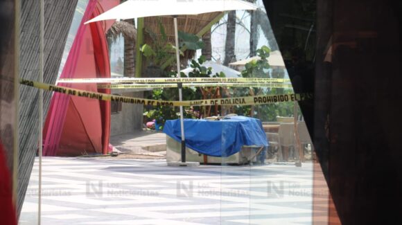 Trabajador pierde la vida tras caer de un andamio en un club de playa en Mazatlán