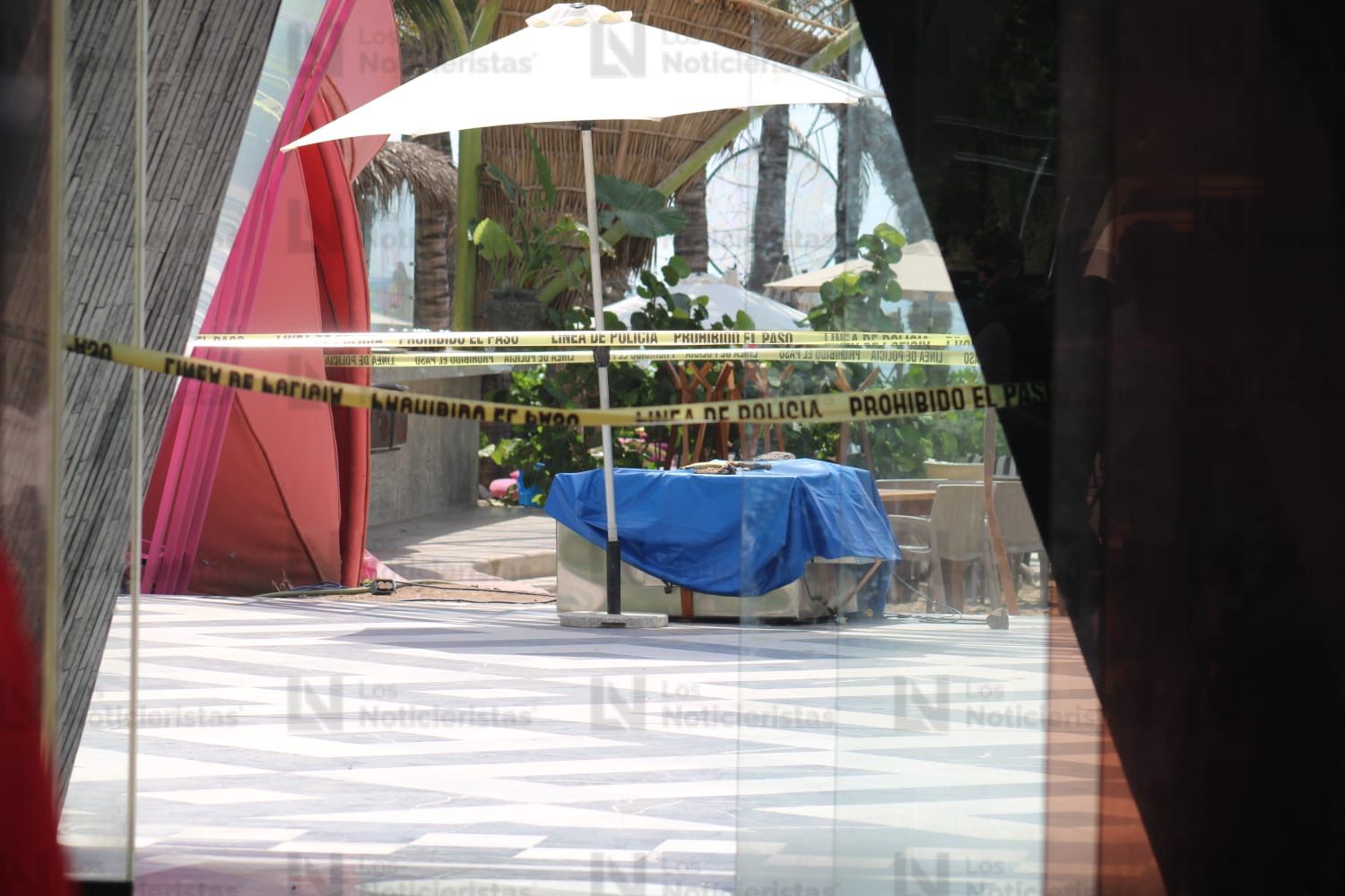 Trabajador pierde la vida tras caer de un andamio en un club de playa en Mazatlán