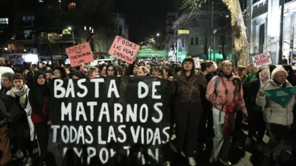 Triple feminicidio en Argentina; crimen fue transmitido en vivo y hay 12 detenidos