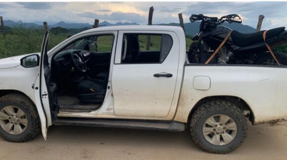 Una camioneta, una motocicleta y municiones fueron aseguradas en Cosalá, Sinaloa