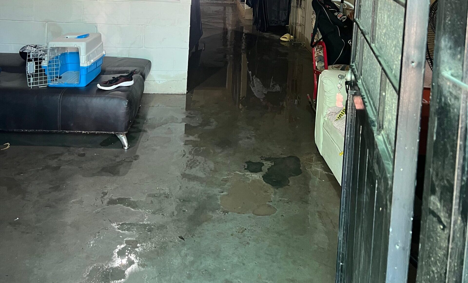 Vecinos de la Rosendo G. Castro sufren daños por lluvias en Ahome