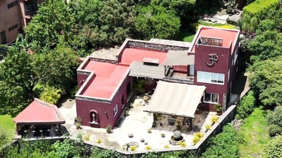 Noroña exhibe robo en su finca, pero el parte policial apunta a otra propiedad en Tepoztlán
