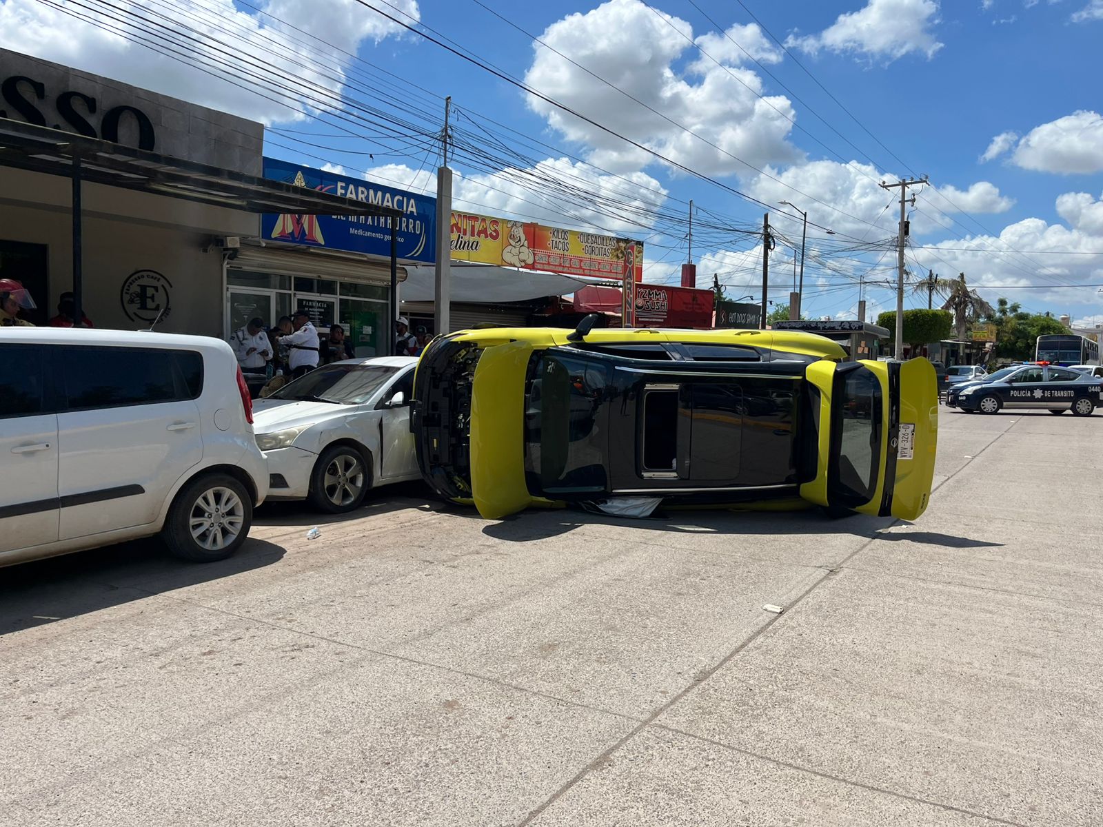 Volcadura frente a la UAdeO Guasave