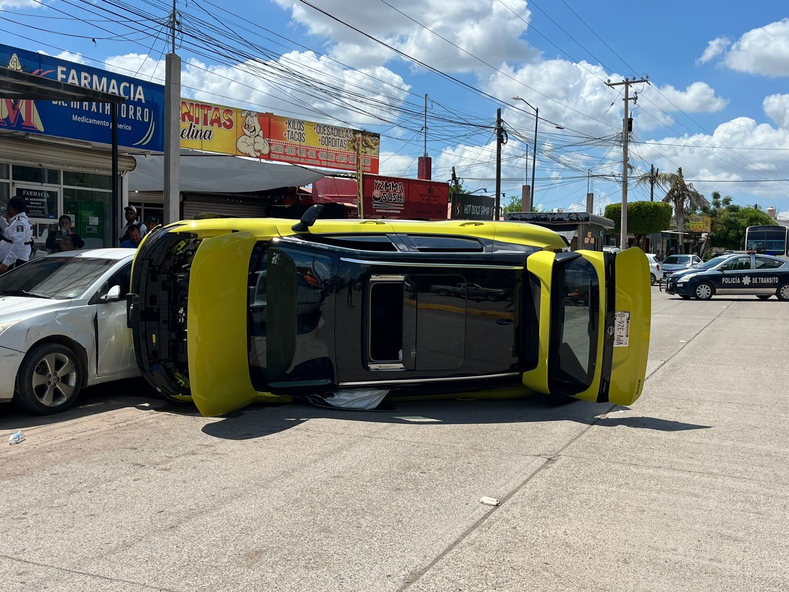 Volcadura frente a la UAdeO Guasave