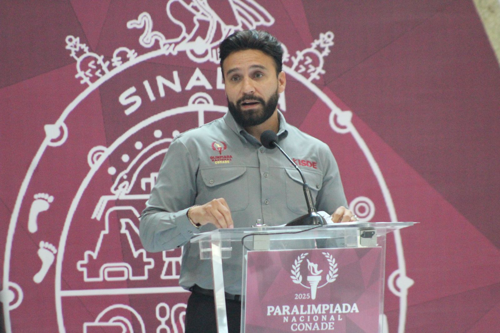 Julio César Cascajares en abanderamiento de Delegación de Sinaloa para Paranacionales Conade 2025