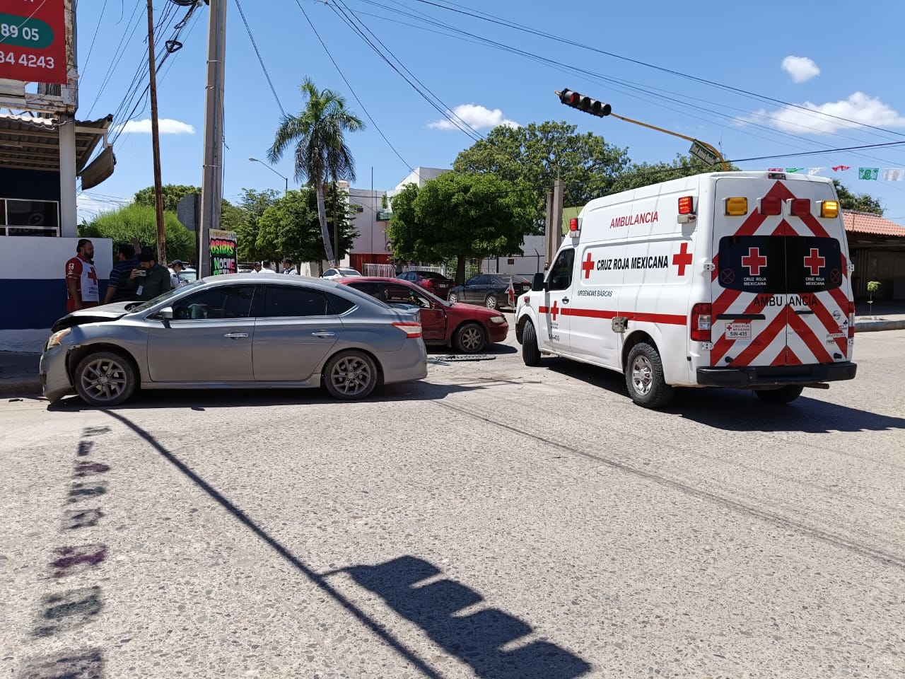 Choque entre Nissan Sentra y Honda Accord