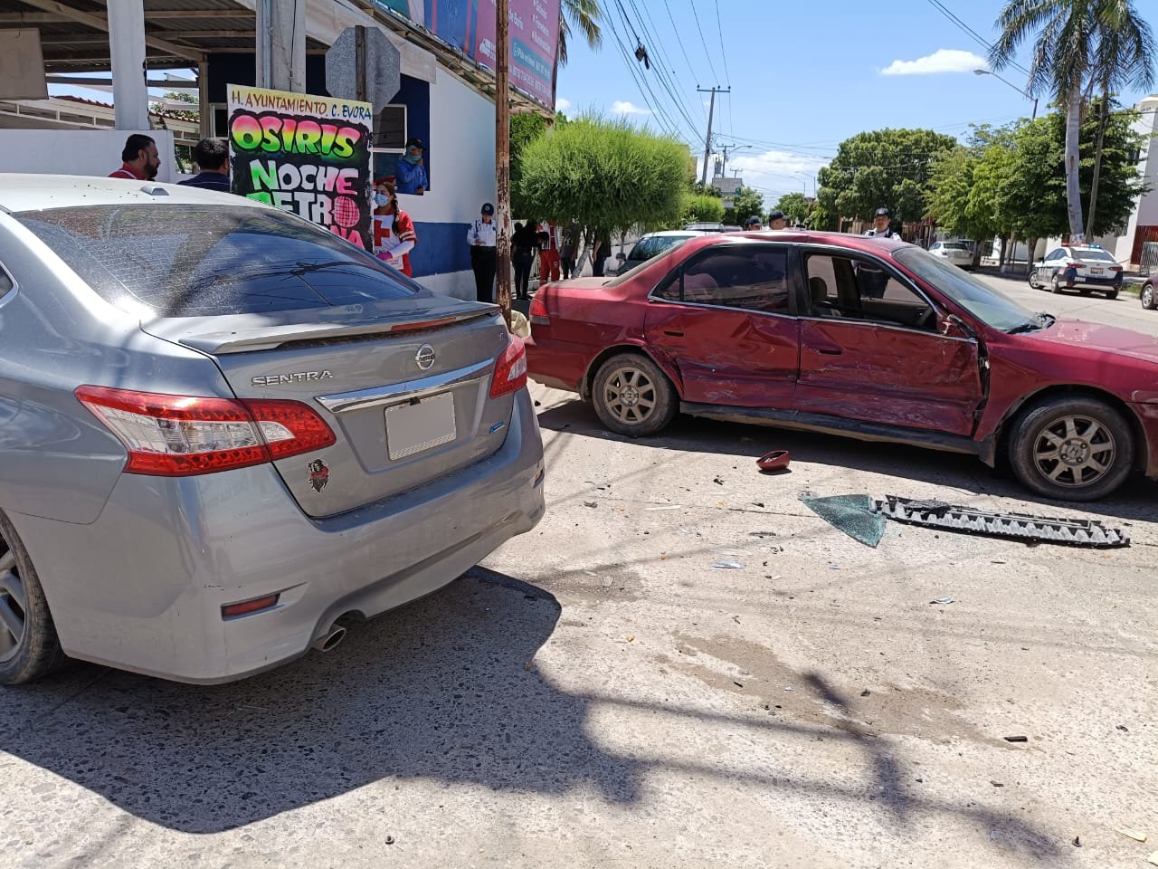 Choque entre Nissan Sentra y Honda Accord