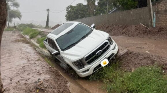 Derrapa camioneta del exalcalde de Guasave, Domingo Ramírez Armenta