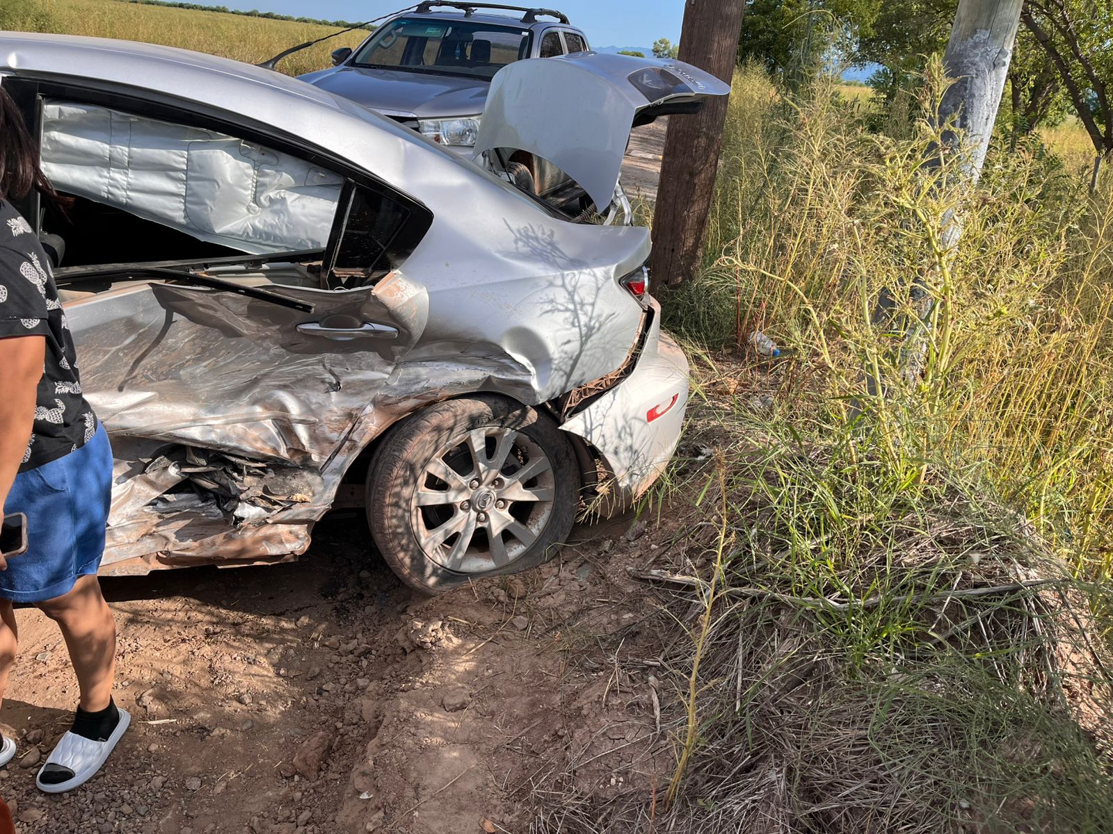 Carro siniestrado tras accidente en El Carrizo, Ahome, Sinaloa