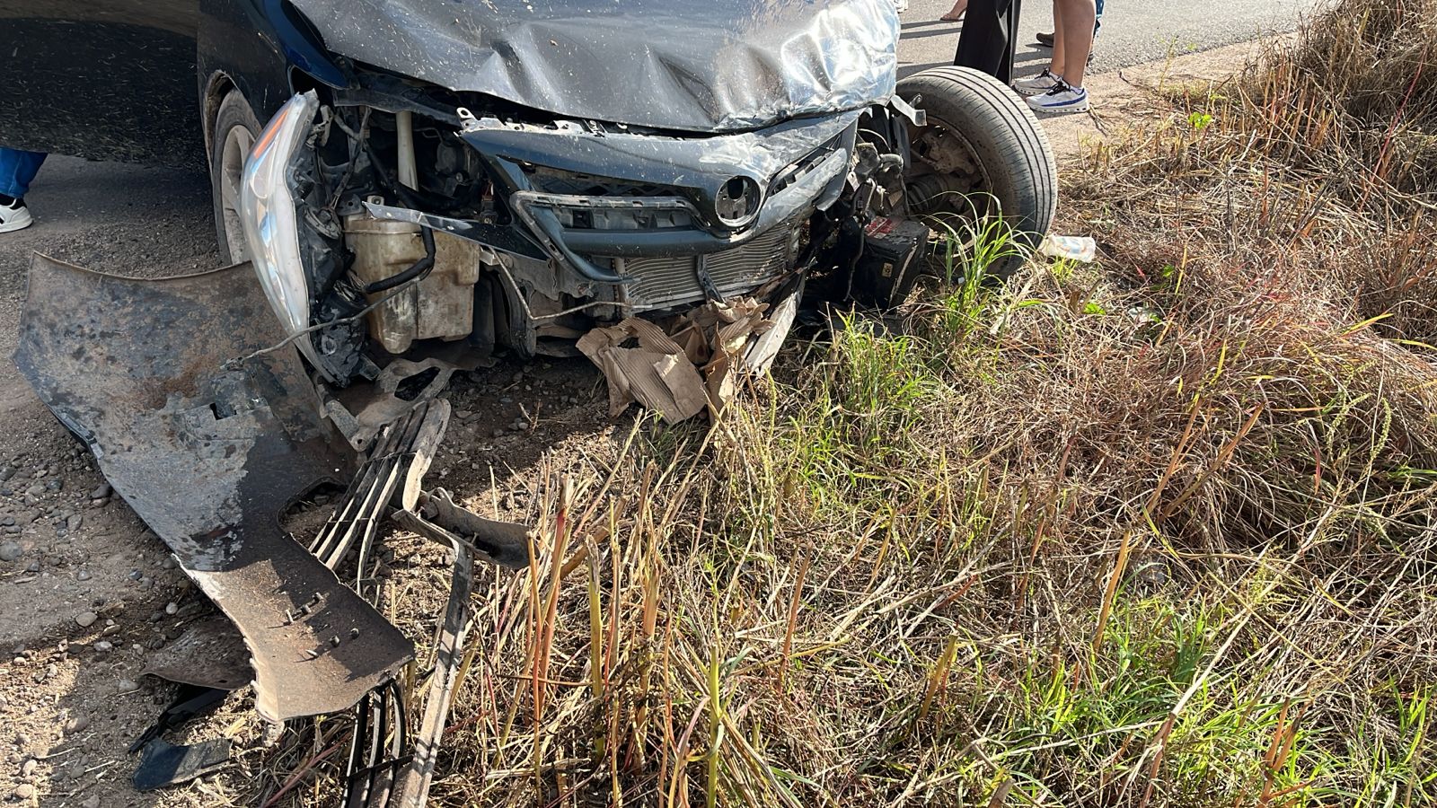 Carro siniestrado tras accidente en El Carrizo, Ahome, Sinaloa