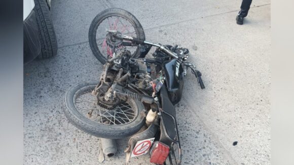 Motociclista es arrollado y su agresor se da a la fuga en la colonia la Ermita, Guasave, Sinaloa