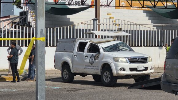 Están bien de salud los peritos de la FGE, tras accidente tipo choque en Los Mochis