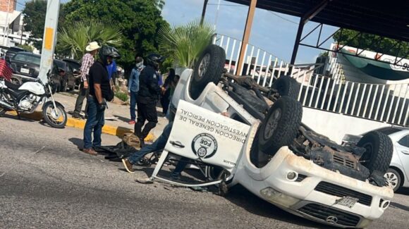 Perito investigadora de FGR resultó lesionada tras volcarse en el sector centro de Los Mochis