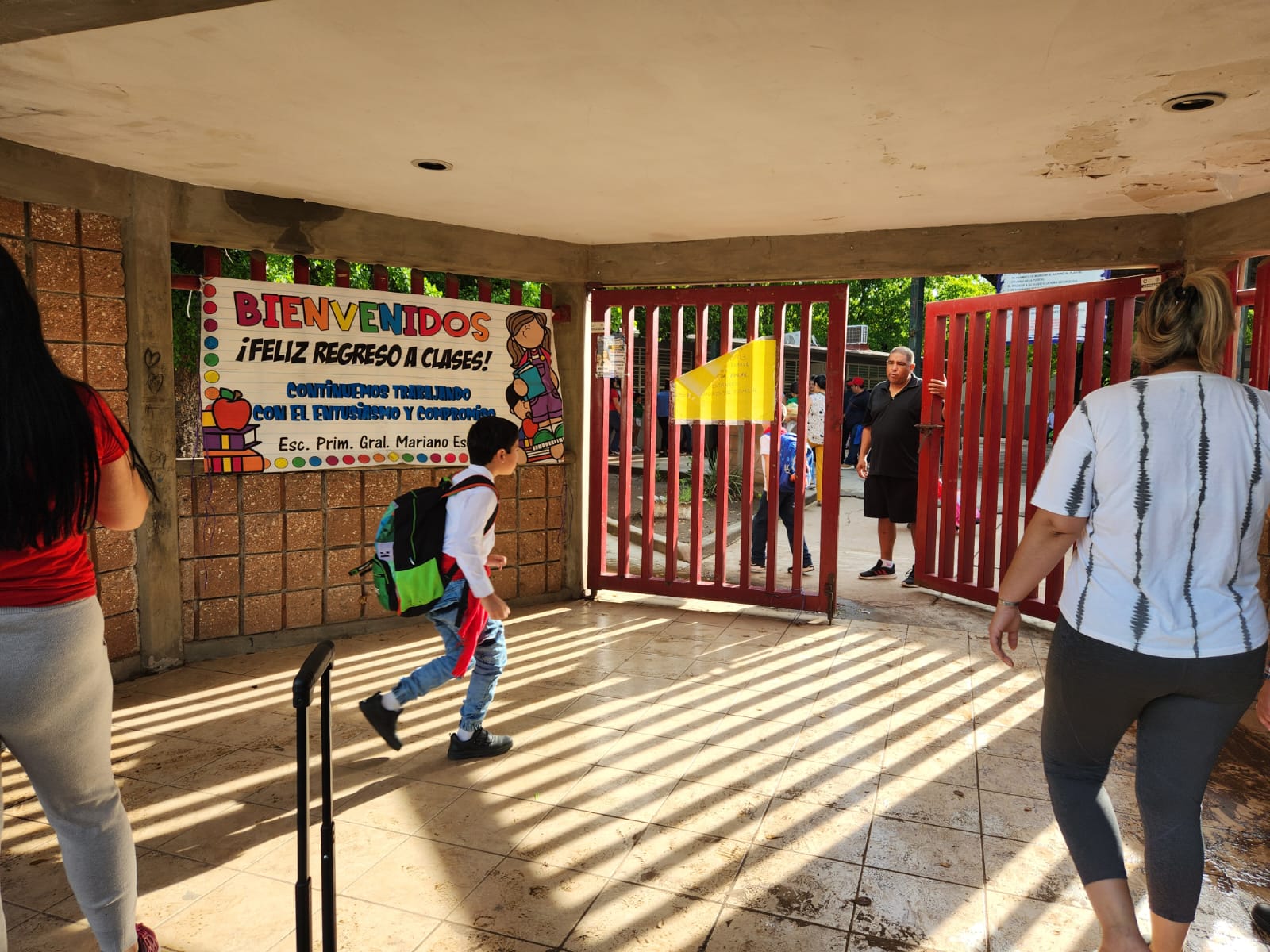 adelita y charros acuden a clases este lunes quince de septiembre en guasave
