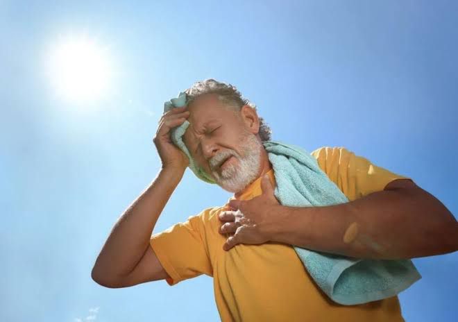 adulto mayor calor