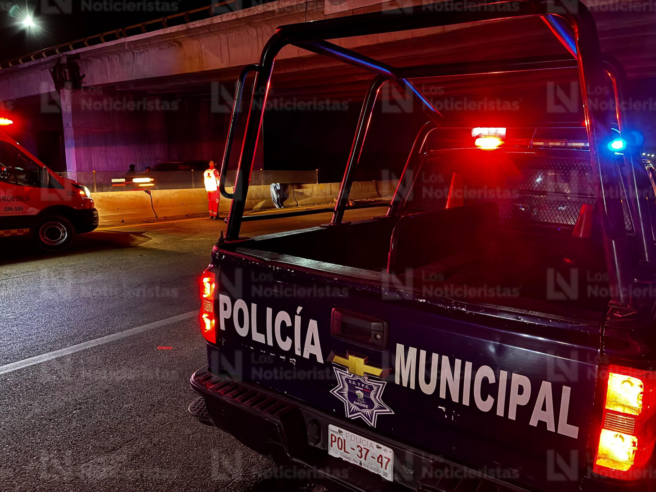 Policía Municipal llega al lugar en donde fue arrollado un adulto mayor en Los Mochis, Sinaloa