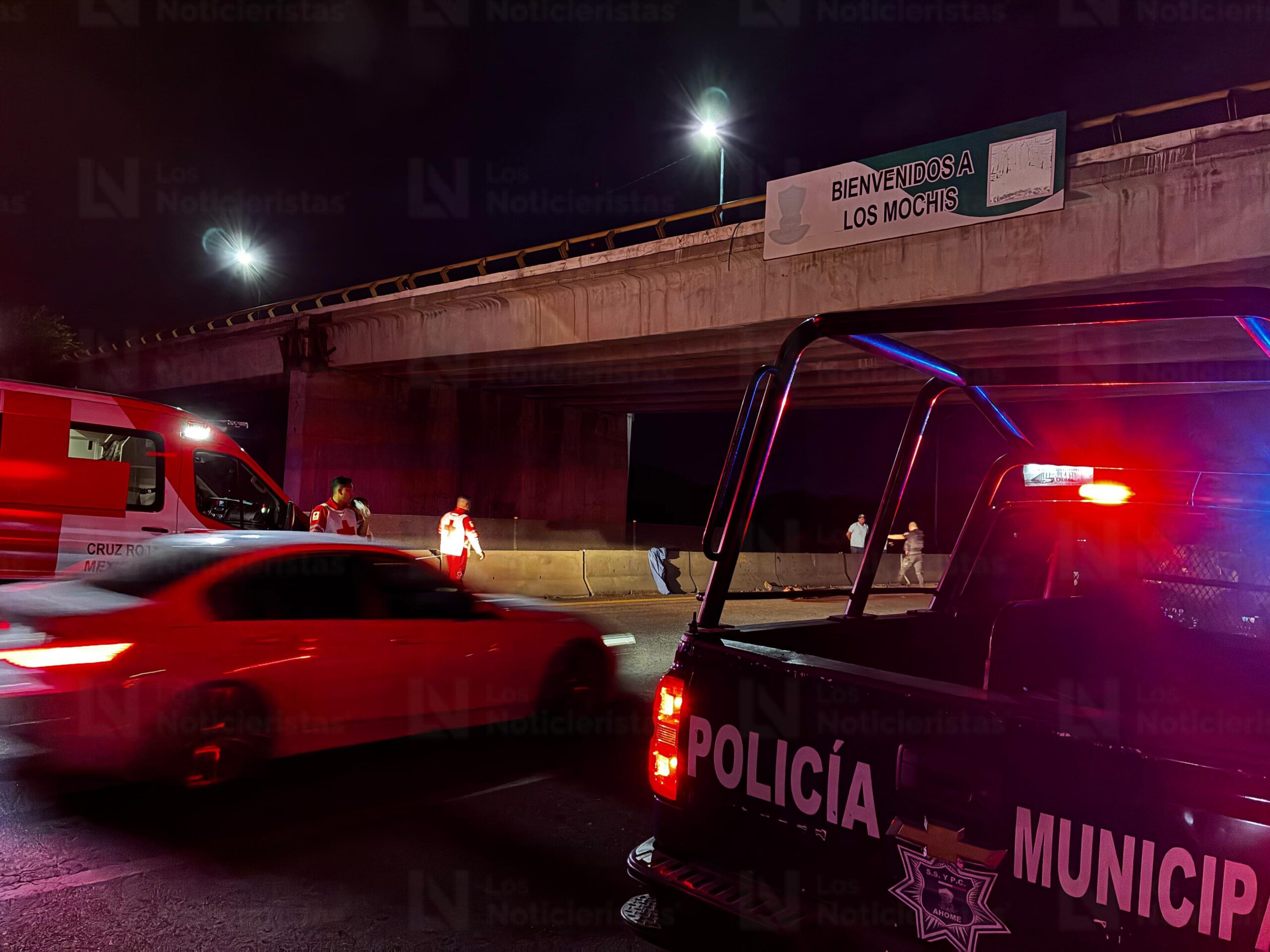 Policía Municipal llega al lugar en donde fue arrollado un adulto mayor en Los Mochis, Sinaloa