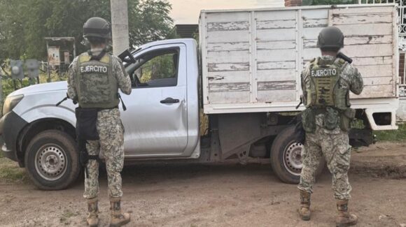 Aseguran vehículo, precursores químicos y droga con valor de 24.4 mdp en Culiacán