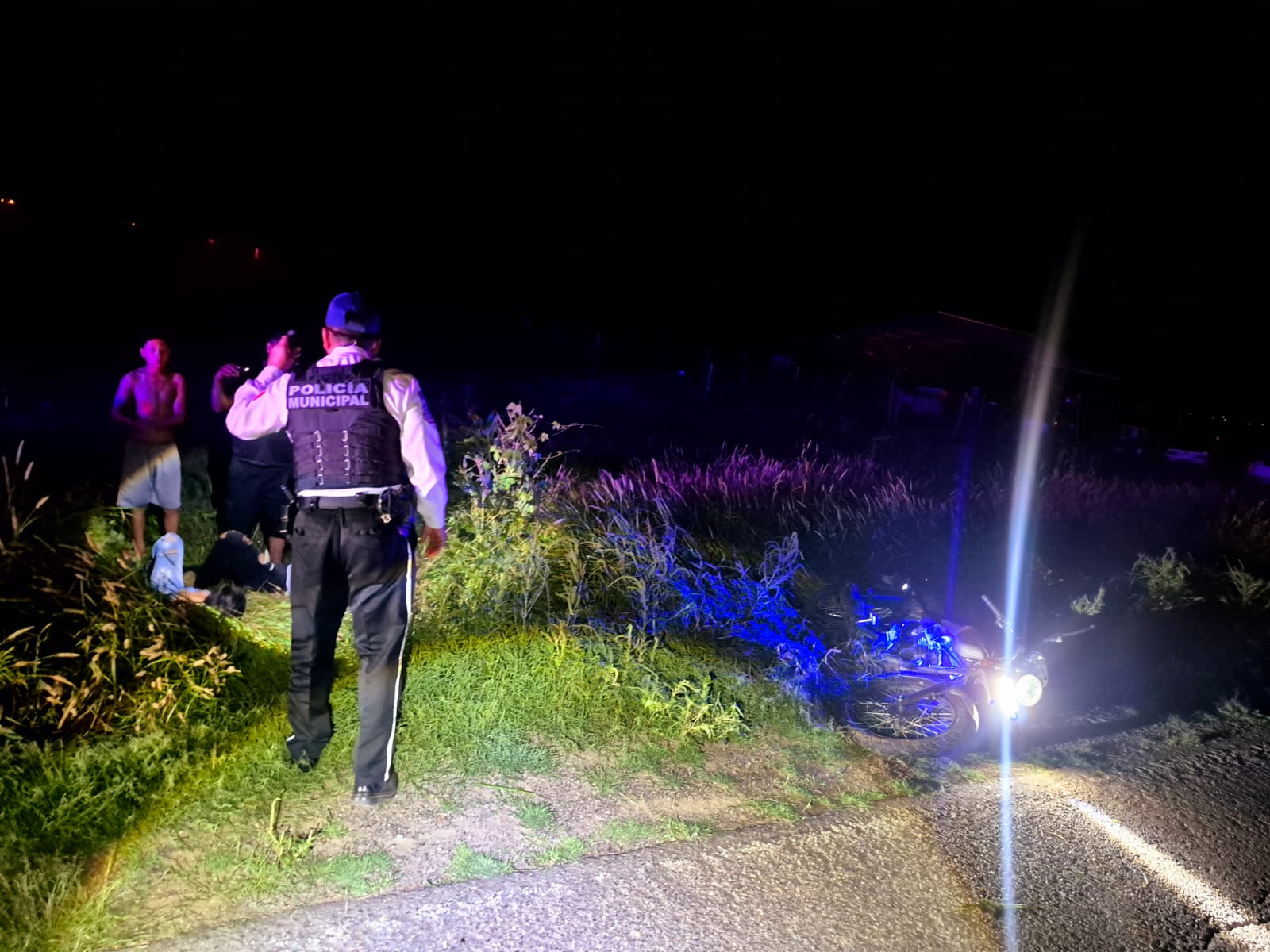 agentes de transito se presentaron al lugar del accidente