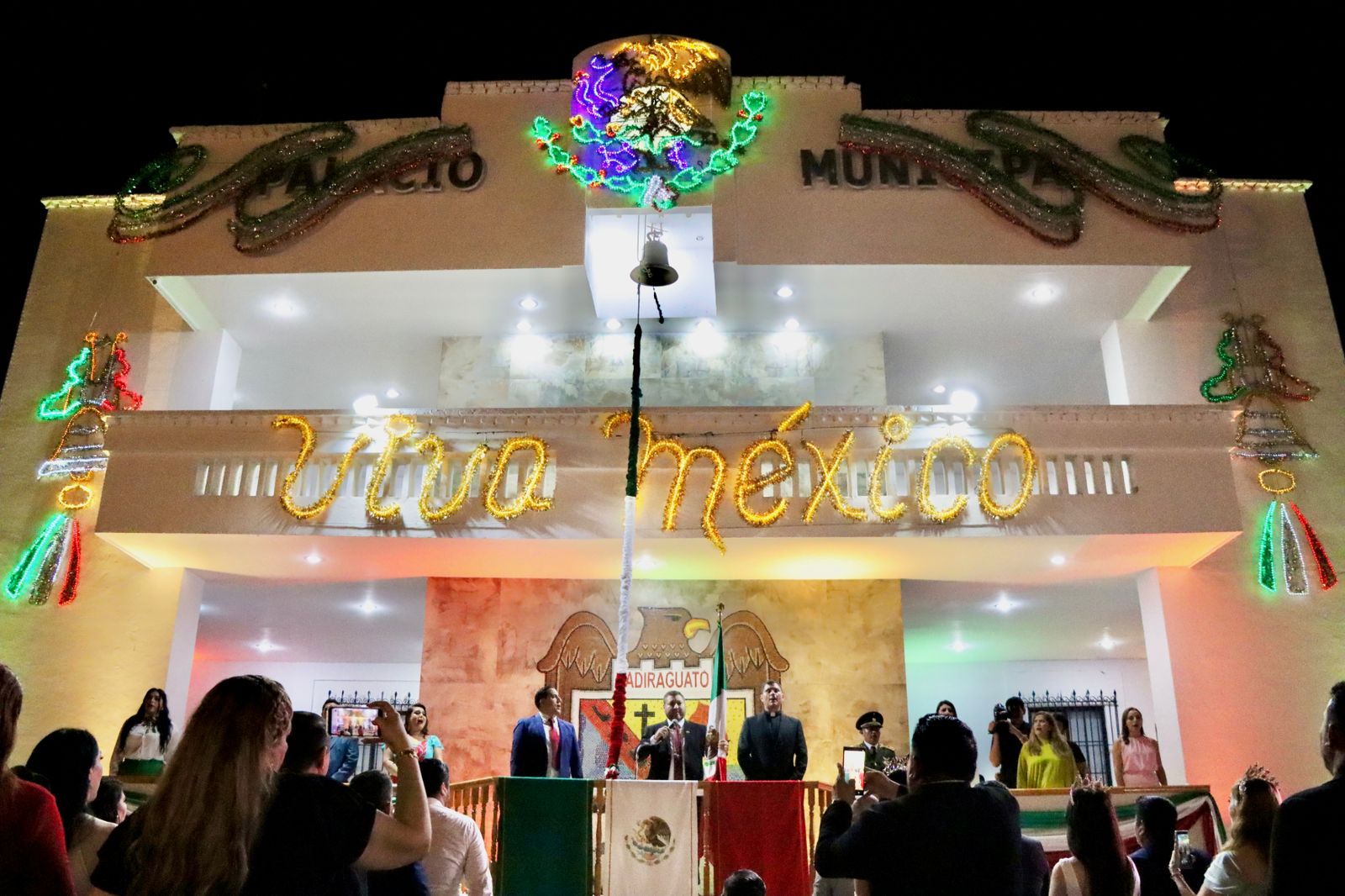 Jose Paz da el Grito de Independencia de Badiraguato, Sinaloa